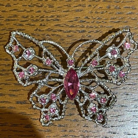 Butterfly w/Magenta Rhinestones - Picture 3 of 5